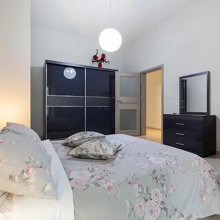 Lovely 2br In St Julians With Private Balcony By 360 Estates Appartement San Ġiljan